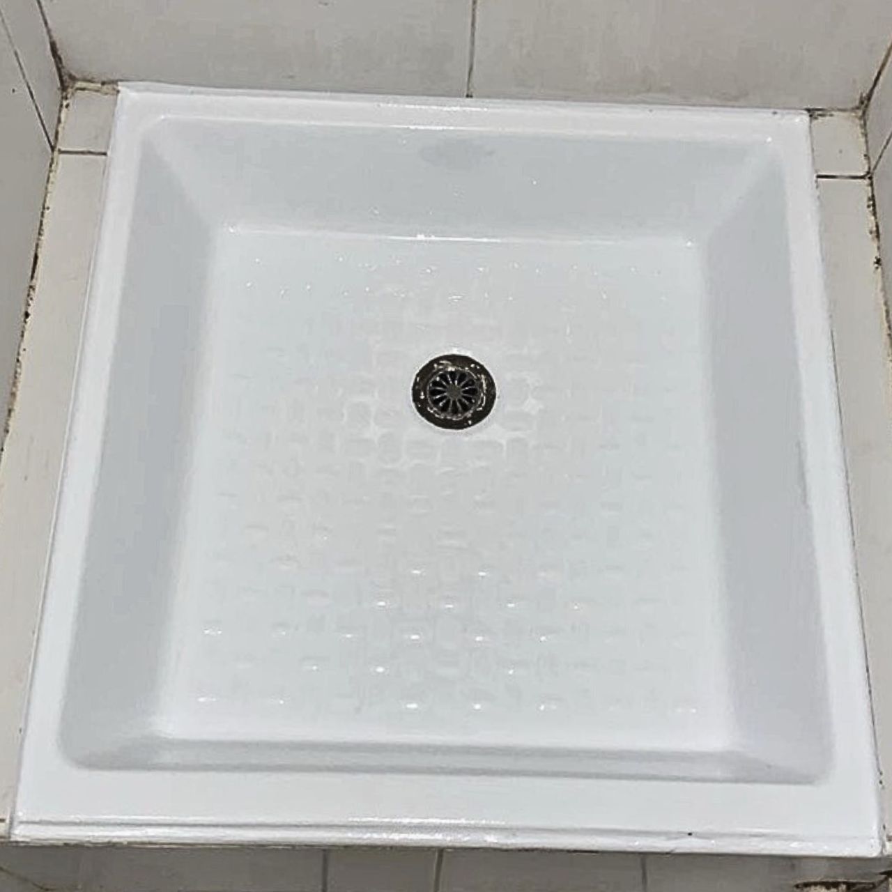 bac a douche repeinte avec l'epoxy